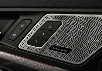 Подержанный автомобиль BMW X1 2025 года (18 фото)