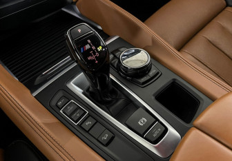 Подержанный автомобиль BMW X6 2016 года (17 фото)