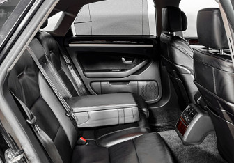 Подержанный автомобиль Audi A8 2007 года (18 фото)