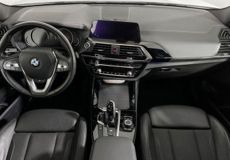 Подержанный автомобиль BMW X3 2020 года (11 фото)