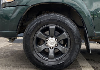 Подержанный автомобиль Toyota Sequoia 2001 года (9 фото)