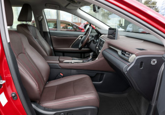 Подержанный автомобиль Lexus RX 2022 года (10 фото)