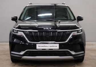 Подержанный автомобиль Kia Carnival 2021 года (2 фото)