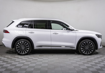 Подержанный автомобиль Geely Monjaro 2025 года (4 фото)