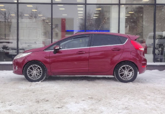 Подержанный автомобиль Ford Fiesta Hatchback 2011 года (5 фото)