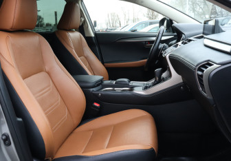 Подержанный автомобиль Lexus NX 2019 года (14 фото)