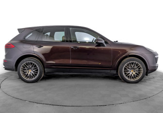 Подержанный автомобиль Porsche Cayenne 2017 года (4 фото)