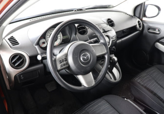 Подержанный автомобиль Mazda 2 Hatchback 2010 года (5 фото)