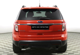 Подержанный автомобиль Ford Explorer 2014 года (4 фото)