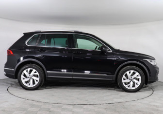 Подержанный автомобиль Volkswagen Tiguan 2021 года (4 фото)