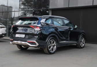 Подержанный автомобиль Kia Sportage 2023 года (4 фото)