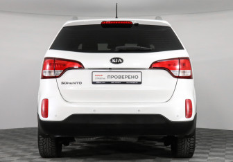 Подержанный автомобиль Kia Sorento 2014 года (6 фото)