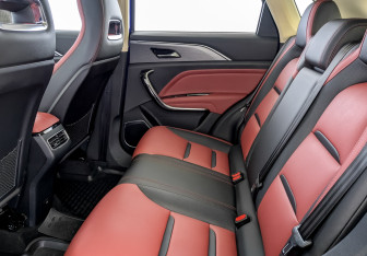 Подержанный автомобиль FAW Bestune T77 2022 года (12 фото)