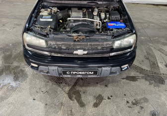 Подержанный автомобиль Chevrolet TrailBlazer 2003 года (19 фото)