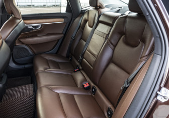 Подержанный автомобиль Volvo S90 2019 года (16 фото)
