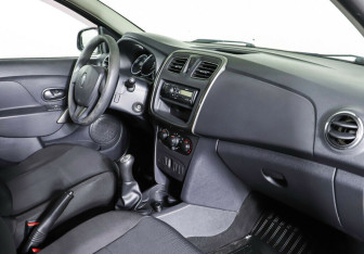 Подержанный автомобиль Renault Logan Sedan 2014 года (9 фото)