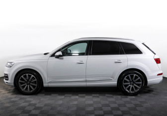Подержанный автомобиль Audi Q7 2016 года (8 фото)