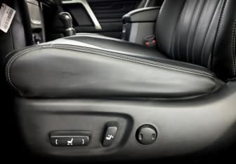Подержанный автомобиль Toyota Land Cruiser Prado 2021 года (21 фото)