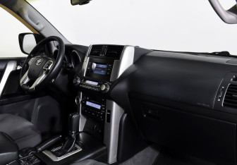 Подержанный автомобиль Toyota Land Cruiser Prado 2012 года (9 фото)