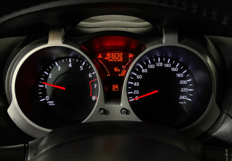 Подержанный автомобиль Nissan Juke 2011 года (11 фото)