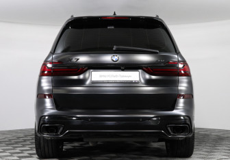 Подержанный автомобиль BMW X7 2022 года (4 фото)