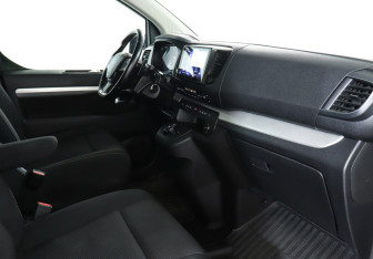 Подержанный автомобиль Peugeot Traveller 2021 года (11 фото)