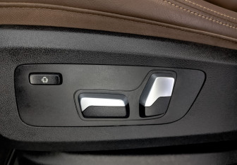 Подержанный автомобиль BMW X5 2021 года (26 фото)