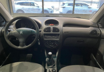 Подержанный автомобиль Peugeot 206 Sedan 2008 года (14 фото)