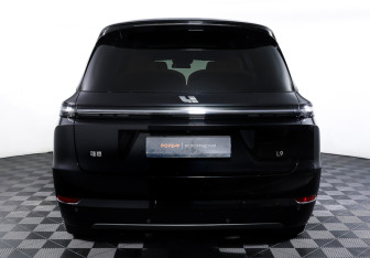 Подержанный автомобиль LiXiang L9 2023 года (6 фото)