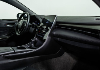 Подержанный автомобиль Toyota Avalon 2022 года (9 фото)
