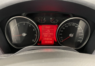 Подержанный автомобиль Ford S-MAX 2006 года (16 фото)