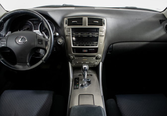 Подержанный автомобиль Lexus IS Sedan 2008 года (11 фото)