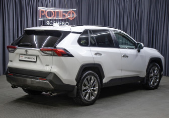 Подержанный автомобиль Toyota RAV4 2020 года (5 фото)