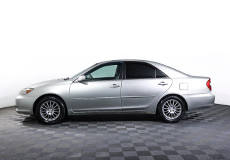 Подержанный автомобиль Toyota Camry Sedan 2002 года (8 фото)