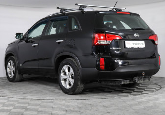 Подержанный автомобиль Kia Sorento 2017 года (7 фото)