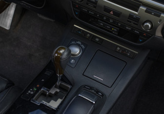 Подержанный автомобиль Lexus ES 2013 года (19 фото)