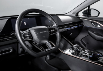 Подержанный автомобиль Omoda C5 2023 года (14 фото)