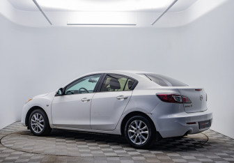 Подержанный автомобиль Mazda 3 Sedan 2012 года (7 фото)