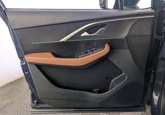 Подержанный автомобиль Omoda C5 2023 года (18 фото)