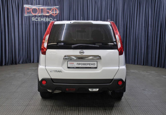 Подержанный автомобиль Nissan X-Trail 2014 года (6 фото)