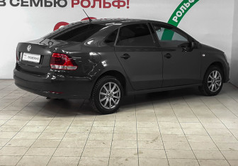 Подержанный автомобиль Volkswagen Polo Sedan 2015 года (4 фото)