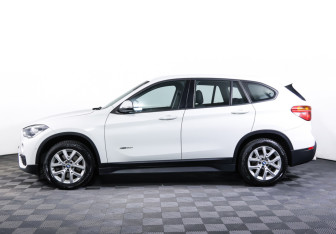 Подержанный автомобиль BMW X1 2015 года (8 фото)