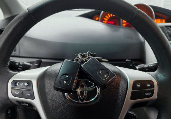 Подержанный автомобиль Toyota Verso 2012 года (16 фото)