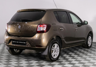 Подержанный автомобиль Renault Sandero 2018 года (3 фото)