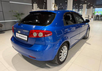 Подержанный автомобиль Chevrolet Lacetti Hatchback 2011 года (3 фото)