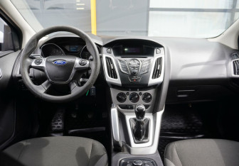 Подержанный автомобиль Ford Focus Hatchback 2012 года (13 фото)