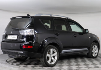Подержанный автомобиль Mitsubishi Outlander 2008 года (3 фото)