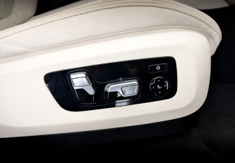Подержанный автомобиль BMW X7 2021 года (24 фото)