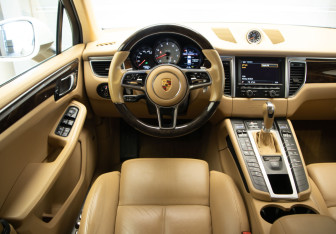 Подержанный автомобиль Porsche Macan 2014 года (9 фото)