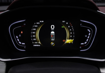 Подержанный автомобиль Geely Coolray 2023 года (13 фото)